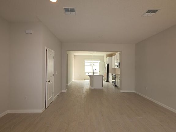 5th image of 470 Lady Palm St
