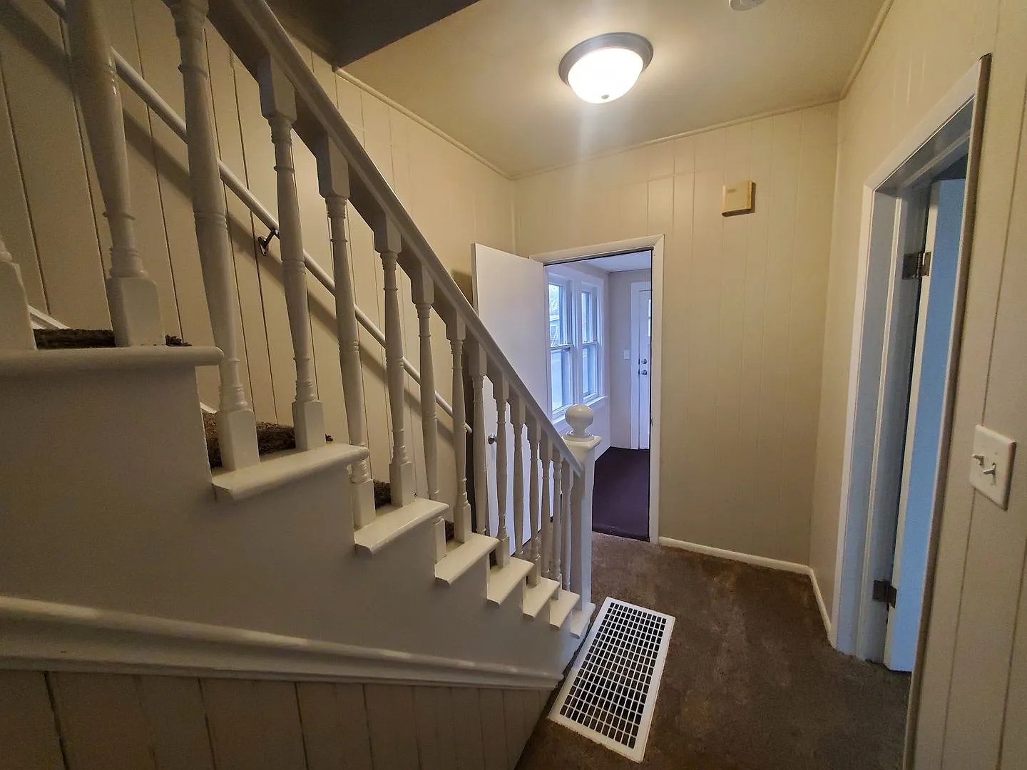 4 Bedroom, 1 Bathroom home just South of Downtown! — Photo 4