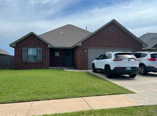 674 SW 11th St, Moore, OK 73160