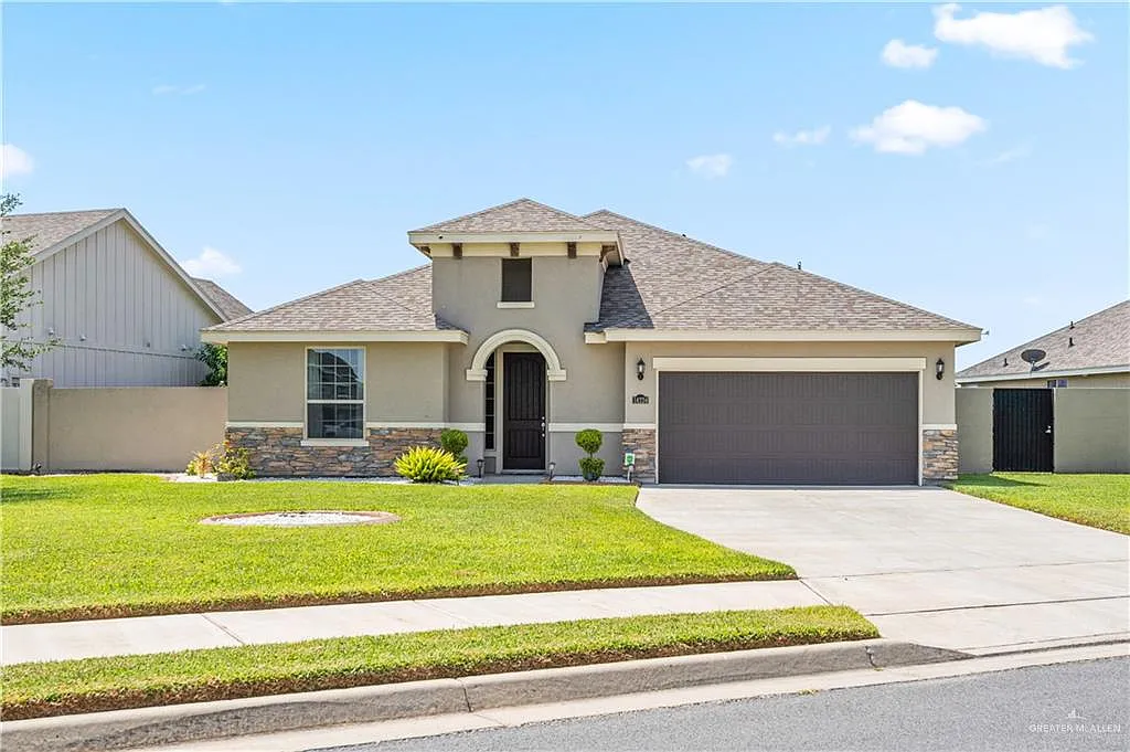 4 bed, 2.5 bath, 2208 sqft, $2,600 — Photo 1