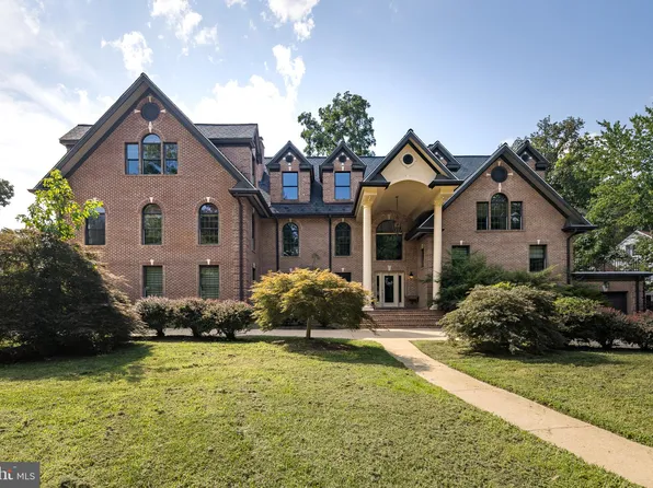 8620 W Boulevard Dr, Alexandria, VA 22308