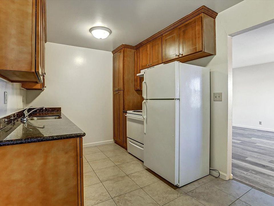 1st image of 430 Dunster Dr APT 5