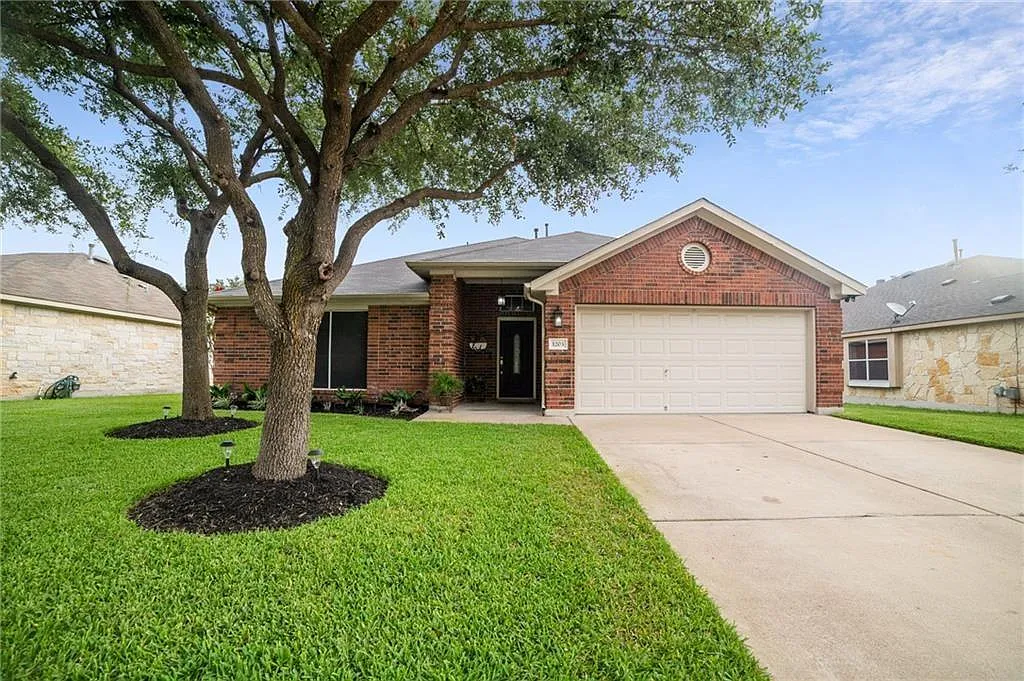 4 bed, 2.0 bath, 2110 sqft, $2,250 — Photo 1