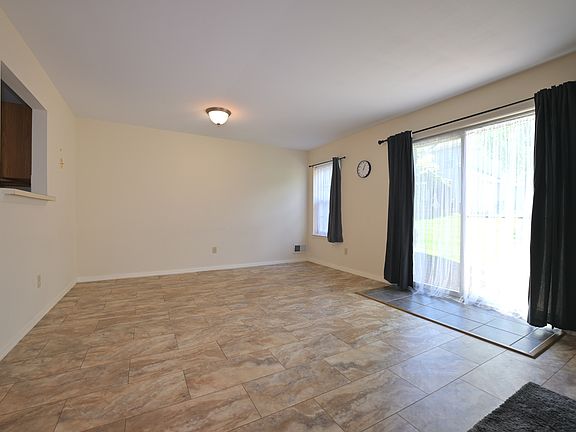 3rd image of 12 Durham Ct #12
