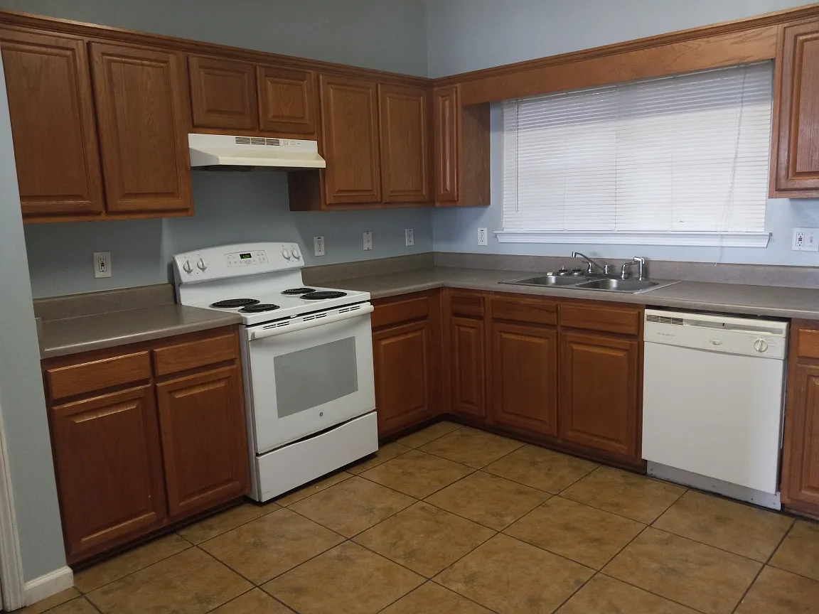 3 bed, 2.5 bath, 1500 sqft, $1,550 — Photo 2