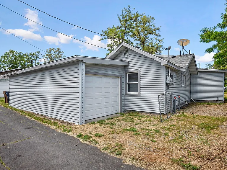 1504 E Queen Ave — Photo 20