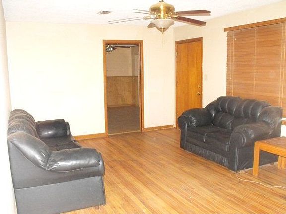 4th image of 2611 El Paso Ave