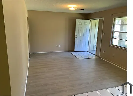 3 bed, 1100 sqft, $1,500 — Photo 3
