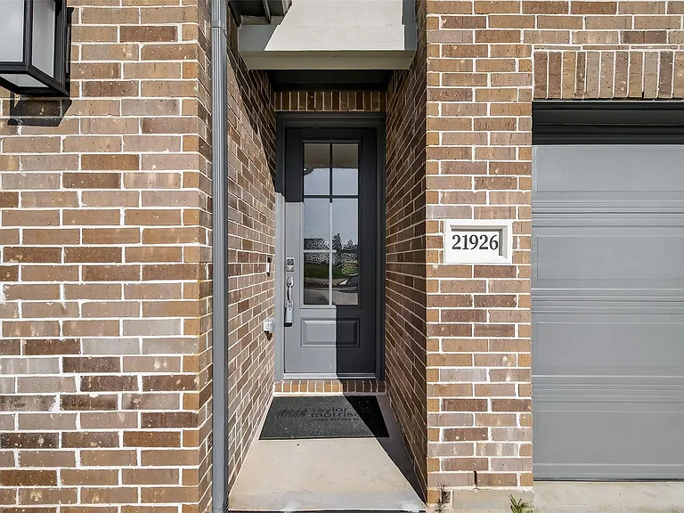 21926 Sam Raburn Dr — Photo 2