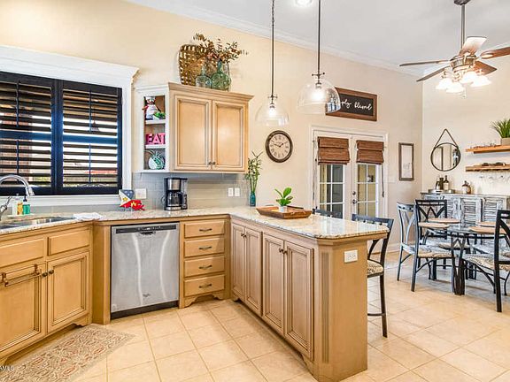 2nd image of 117 Gaslight Ln