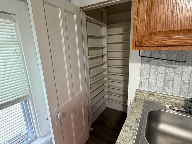 208 Beecher St — Photo 12