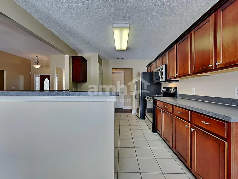 738 Laurel Hill Cir — Photo 4