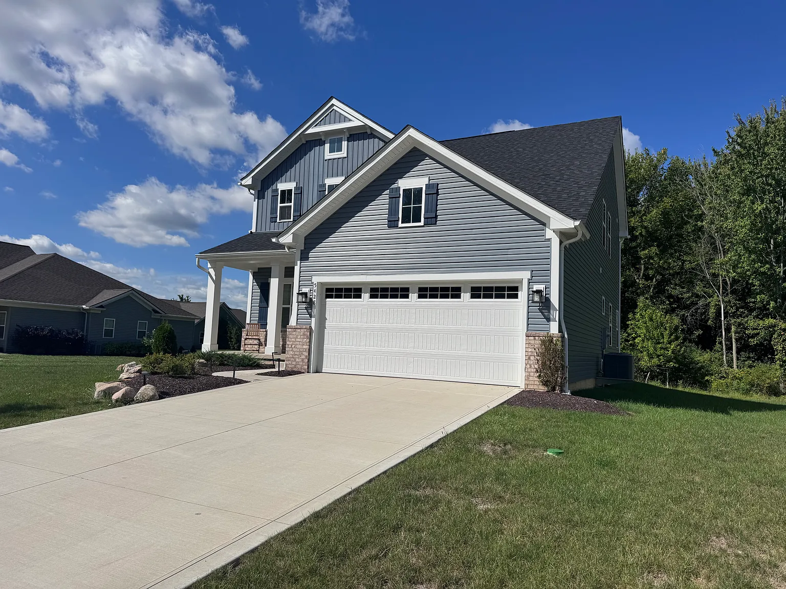 4 bed, 2.5 bath, 2114 sqft, $3,995 — Photo 2