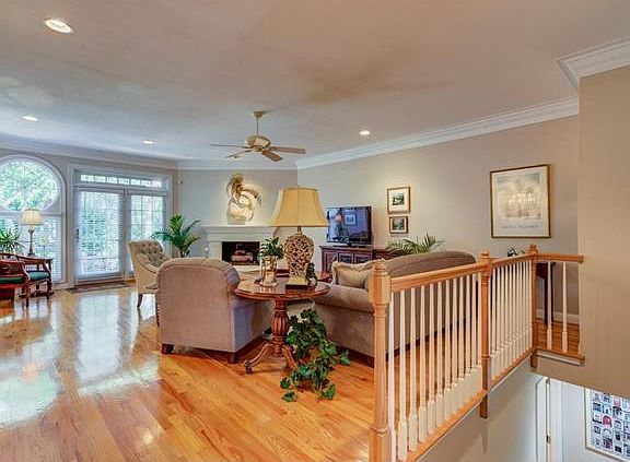 3rd image of 12433 Courtyard Lake Dr