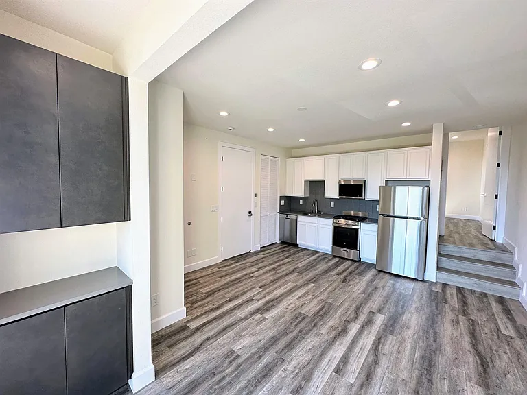 426 Sloane Ave #2 — Photo 9
