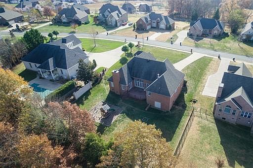 2nd image of 1039 Briarwood Dr