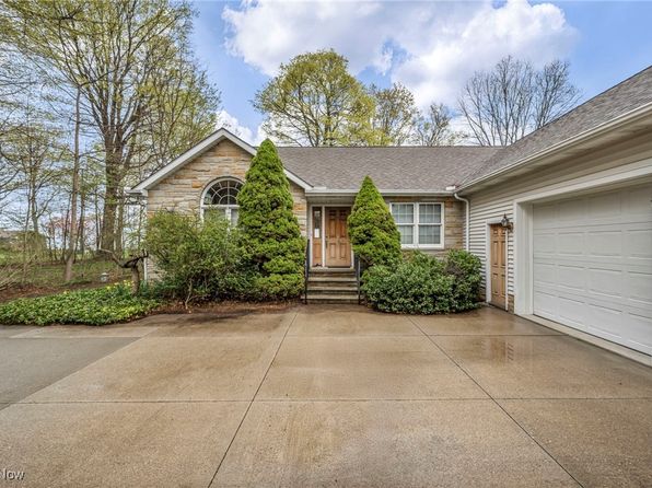 1126 Lake Rd, Conneaut, OH 44030