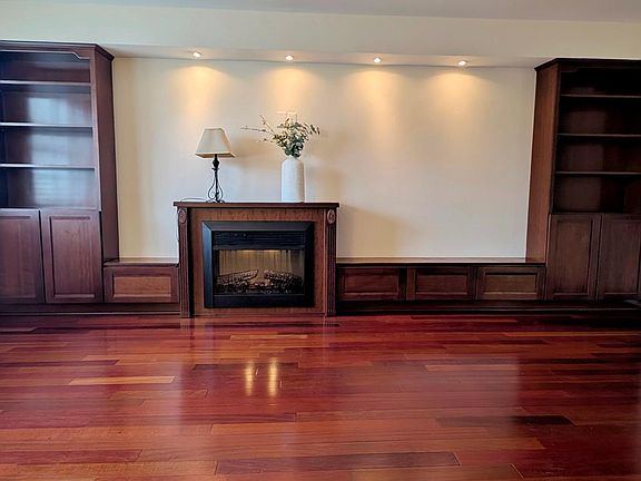 4th image of 33 Badger Gate Ct