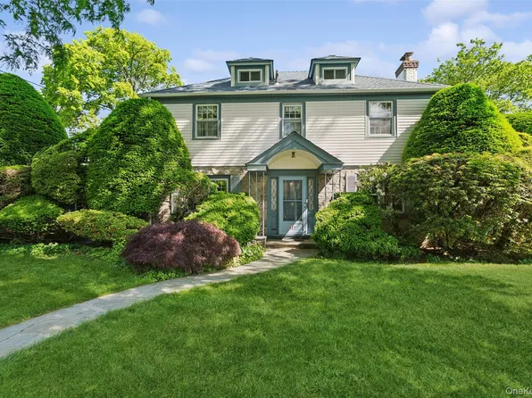621 Oxford Street, Westbury, NY 11590