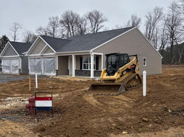 212 Grace Ann Ct, Fayetteville, PA 17222