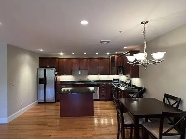 87 Franklin St Unit 203, Quincy, MA 02169