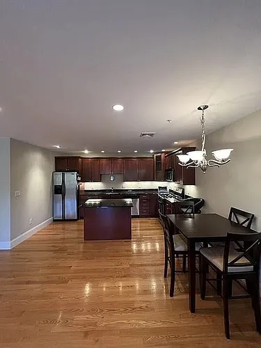 87 Franklin St #203 Photo 1