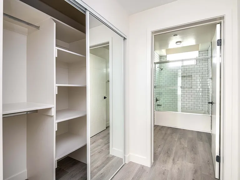 6120 Woodman Ave #102 — Photo 22