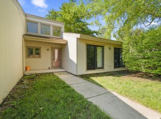 809 Phoenix Dr, Champaign, IL