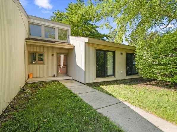 809 Phoenix Dr, Champaign, IL 61820