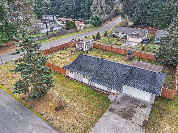 4th image of 912 150th Street Ct E