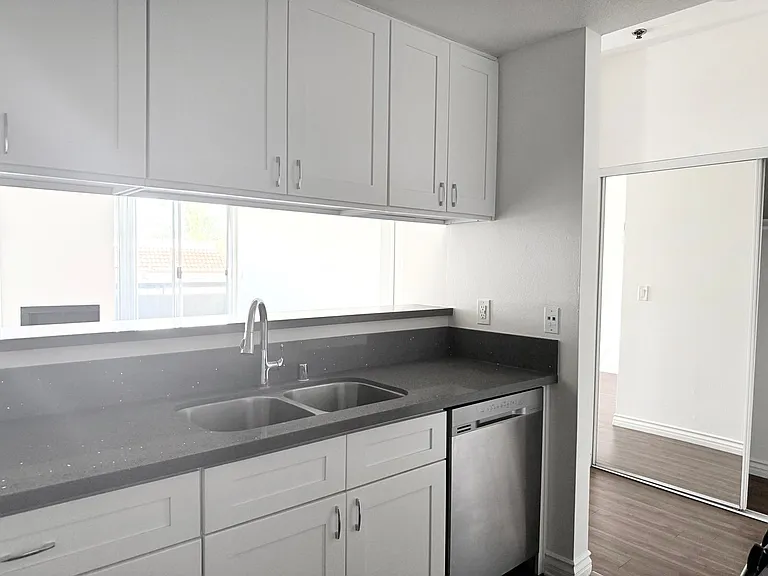 Perfectly situated 2 bedroom and 2 bathroom ! — Photo 37