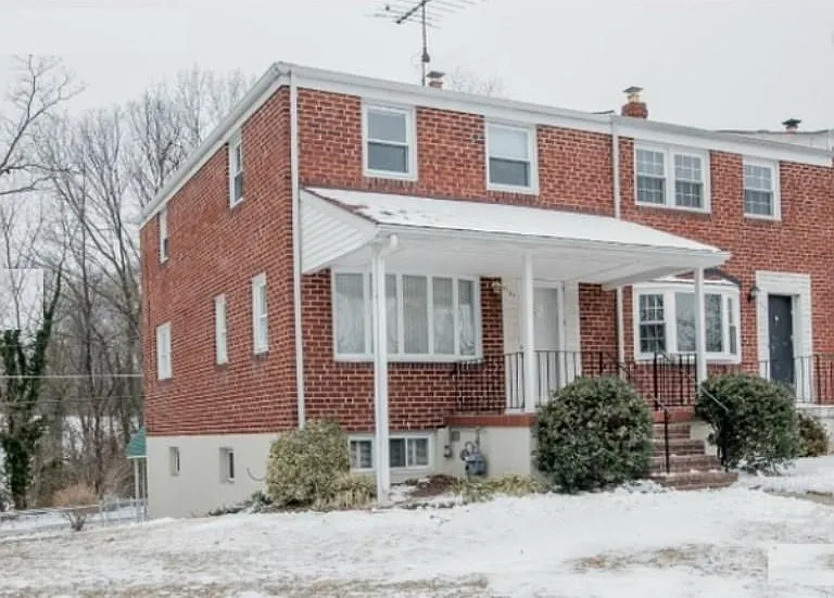 1127 Linden Ave — Photo 1