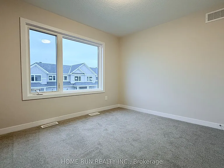 381 Les Emmerson Dr — Photo 11