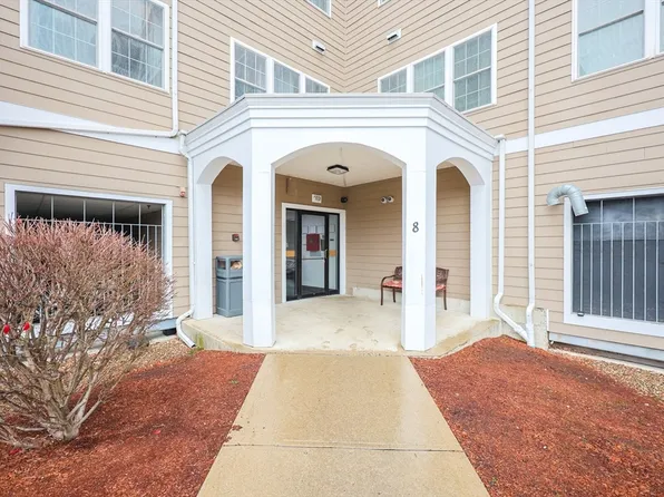 8 Walnut St Unit 209, Peabody, MA 01960