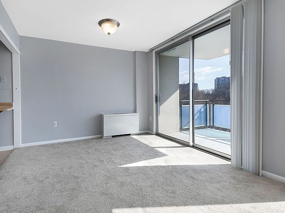 5th image of 10401 Grosvenor Pl APT 514