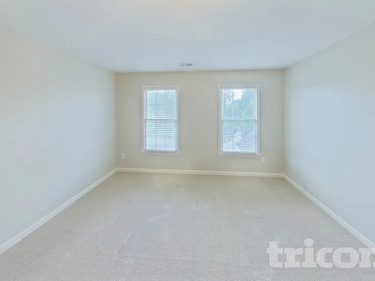 1260 Castle Pointe Ln — Photo 11