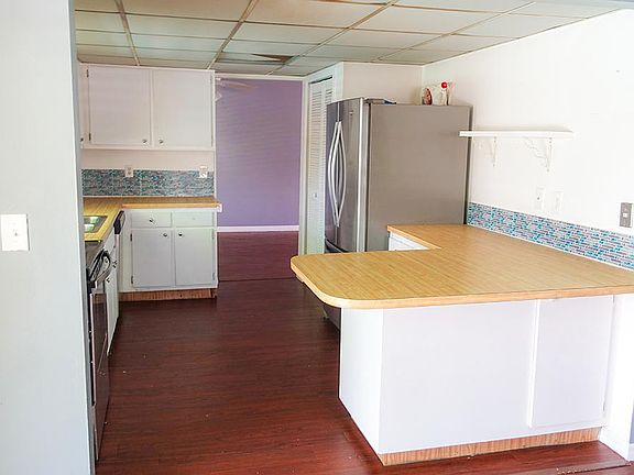 3rd image of 325 SE Yardley Terrace