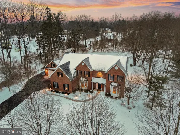 301 Brookside Ct, Chalfont, PA 18914