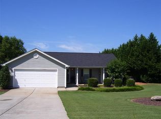 433 Raymond Dr, Winder, GA 30680