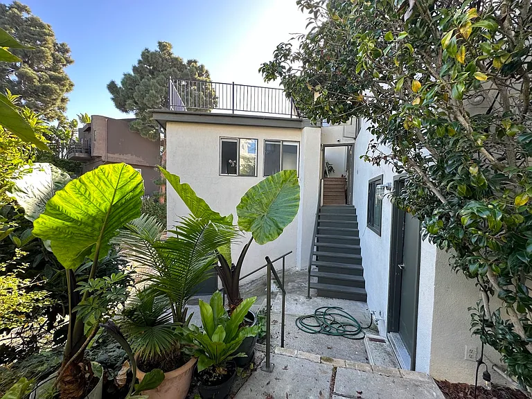 8180 Billowvista Dr #1 — Photo 3