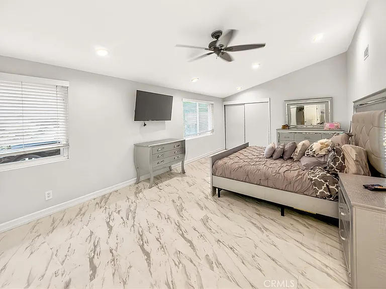 20520 Rhoda St — Photo 13