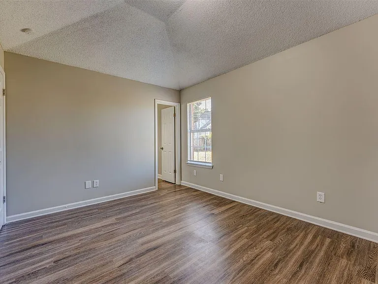 5540 Angelace Dr S — Photo 8