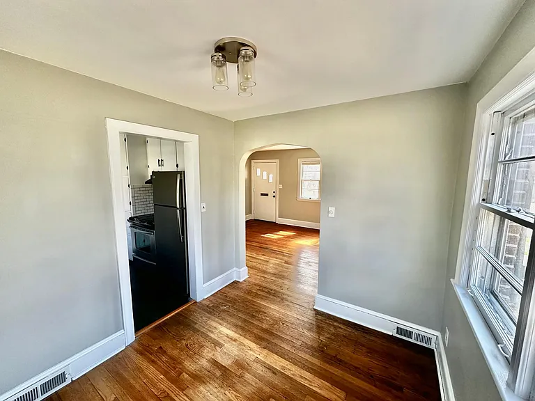 3415 Benard Ave — Photo 6