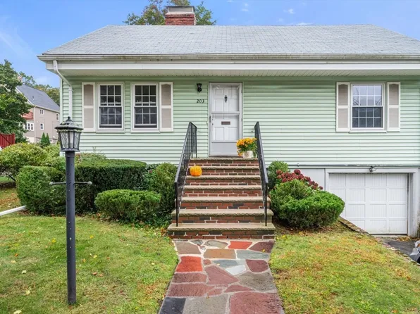 203 Renfrew St, Arlington, MA 02476