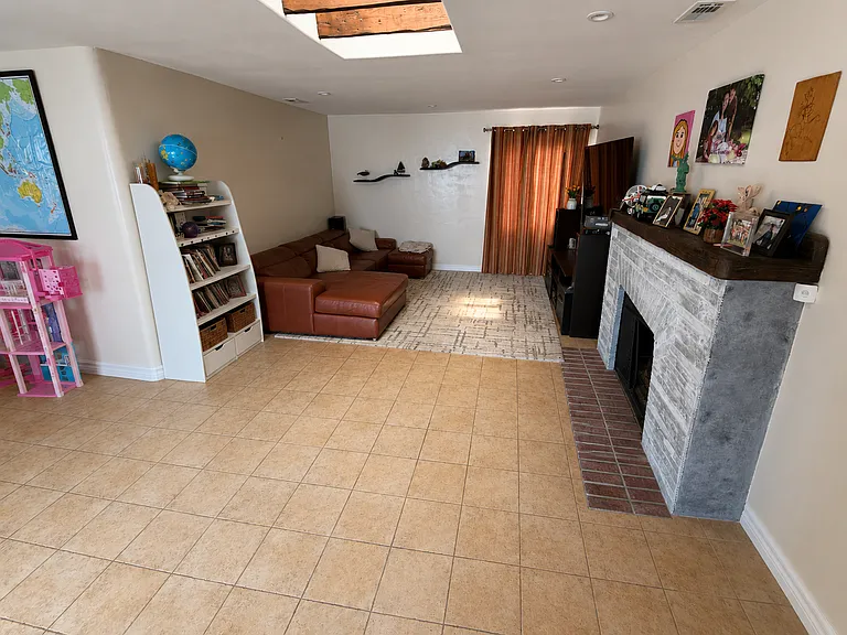 2022 Ernest Ave — Photo 7