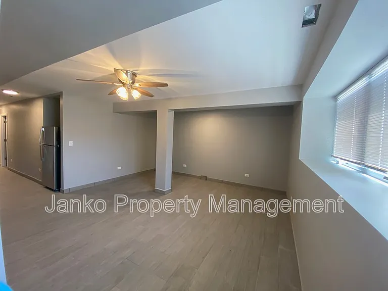 5700 S Wabash Ave — Photo 4