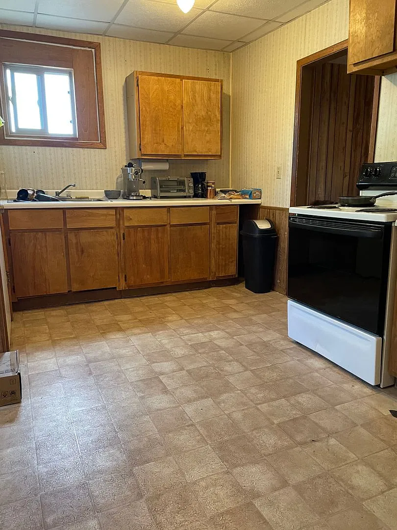 2 Bedroom Apartment for Rent Close to UW-La Crosse and Western Tech — Photo 1