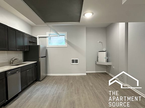 4th image of 2550 N Sawyer Ave #1