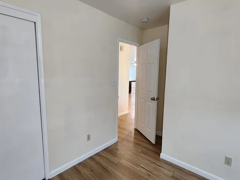 1385 Wimbledon Ct — Photo 14