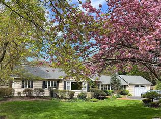 27 Old Hills Ln, Greenlawn, NY 11740
